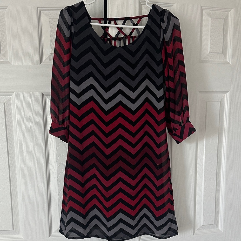 Flattering ❤️🖤🩶Dress
